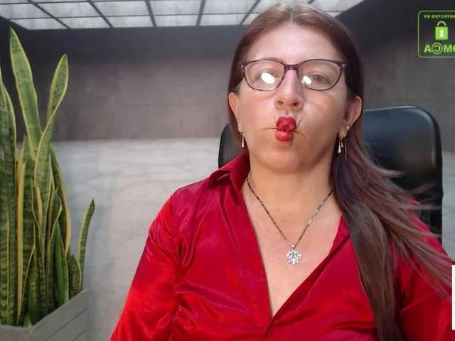 Live sex webcam photo for maturehot-1 #272409643