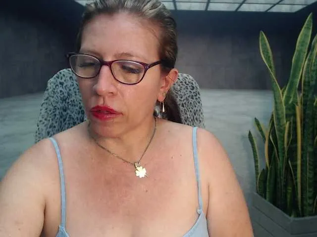 Live sex webcam photo for maturehot-1 #272564895