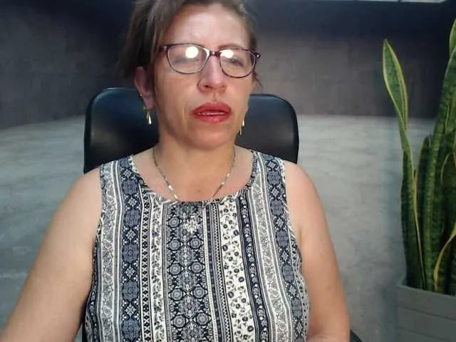 Live sex webcam photo for maturehot-1 #272643785