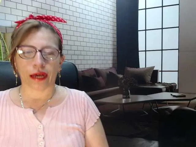 Live sex webcam photo for maturehot-1 #272840397