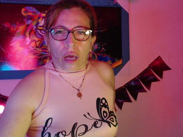 Live sex webcam photo for maturehot-1 #273564355