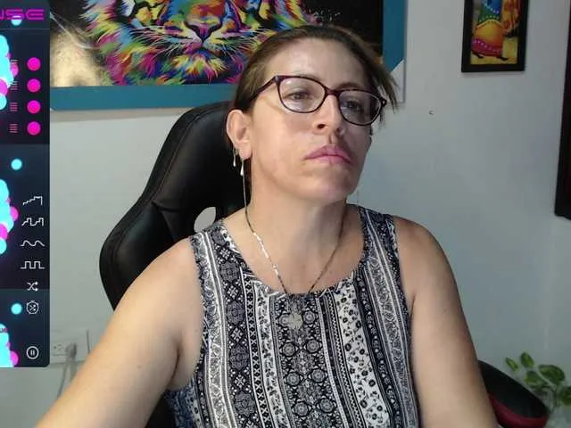 Live sex webcam photo for maturehot-1 #274073104