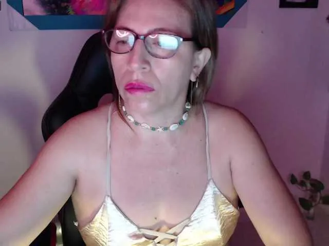 Live sex webcam photo for maturehot-1 #274657630