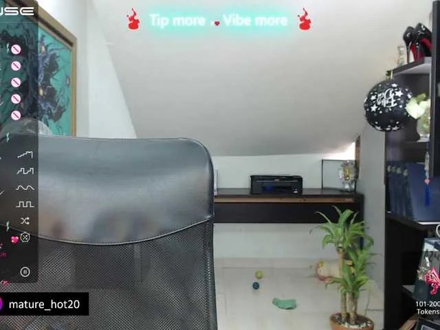 Live sex webcam photo for maturehot-1 #275501659