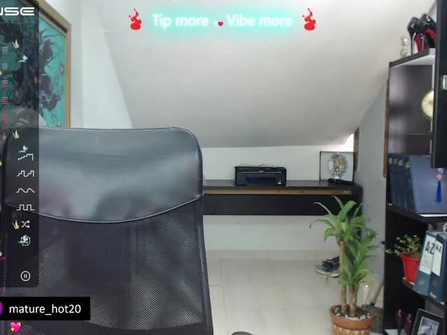 Live sex webcam photo for maturehot-1 #275543255