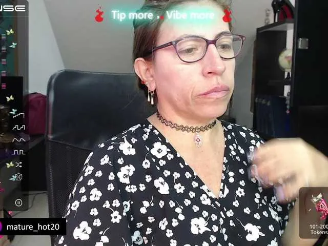 Live sex webcam photo for maturehot-1 #275560244