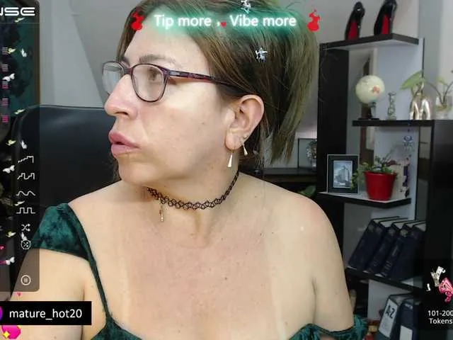 Live sex webcam photo for maturehot-1 #275575512