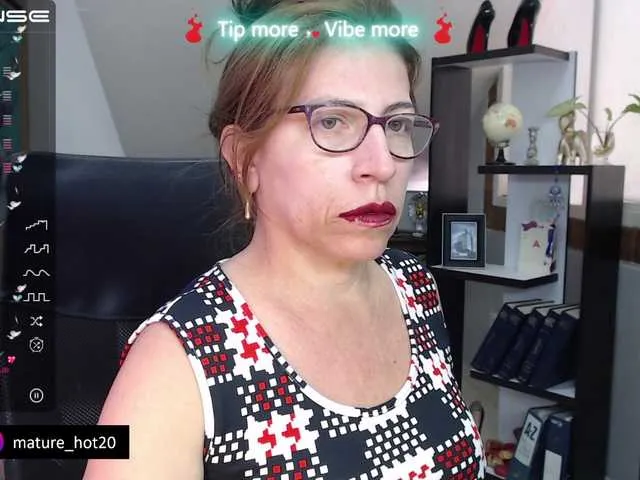 Live sex webcam photo for maturehot-1 #275598936