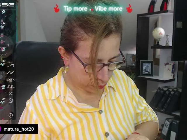 Live sex webcam photo for maturehot-1 #275607074
