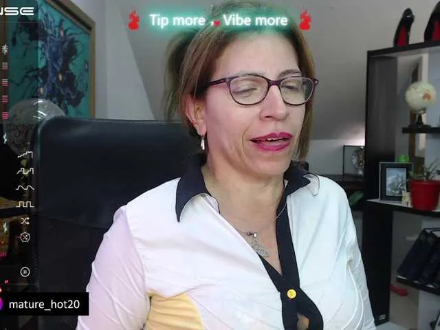 Live sex webcam photo for maturehot-1 #275641286