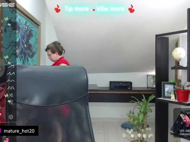 Live sex webcam photo for maturehot-1 #275648492