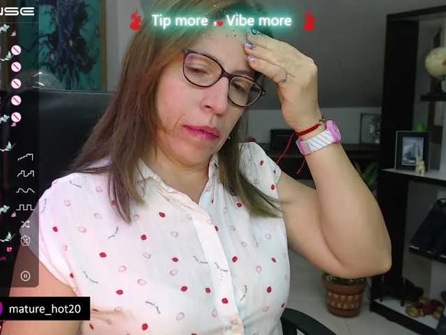 Live sex webcam photo for maturehot-1 #275658911