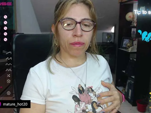 Live sex webcam photo for maturehot-1 #275726278