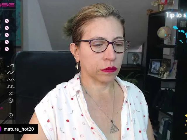 Live sex webcam photo for maturehot-1 #275887225