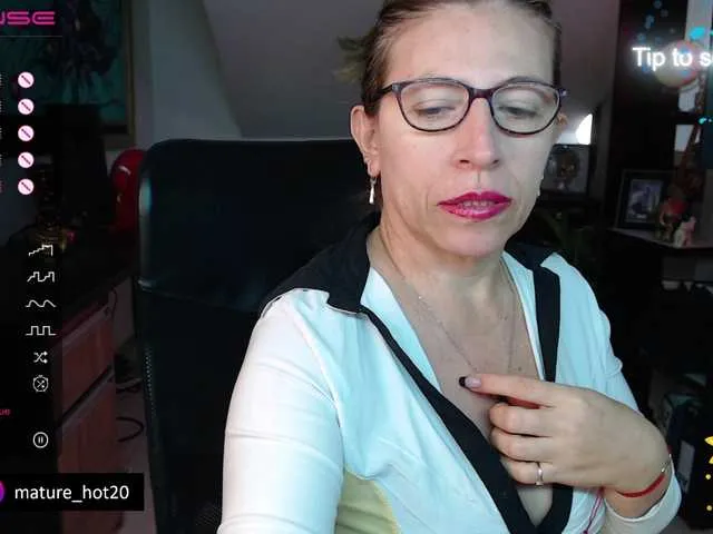 Live sex webcam photo for maturehot-1 #275912637