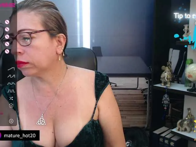 Live sex webcam photo for maturehot-1 #276004194