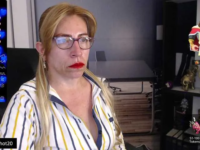 Live sex webcam photo for maturehot-1 #276460471