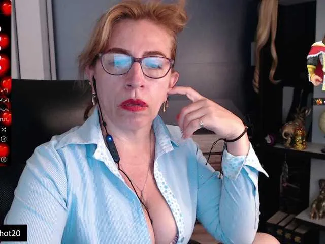 Live sex webcam photo for maturehot-1 #276475657