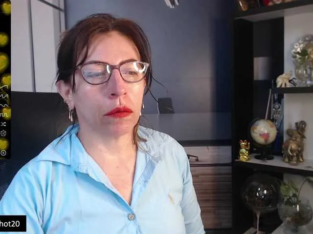 Live sex webcam photo for maturehot-1 #276682752