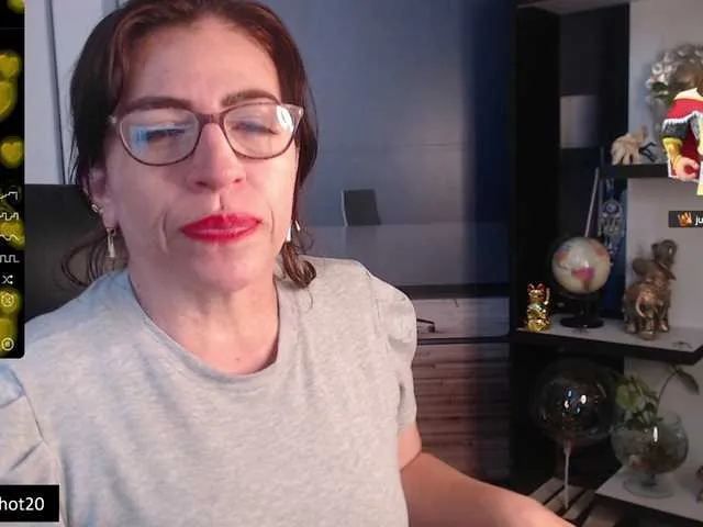 Live sex webcam photo for maturehot-1 #276695650