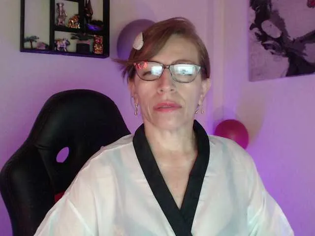 Live sex webcam photo for maturehot-1 #290751717