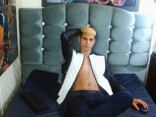 Live sex webcam photo for mau-checkik #275558117