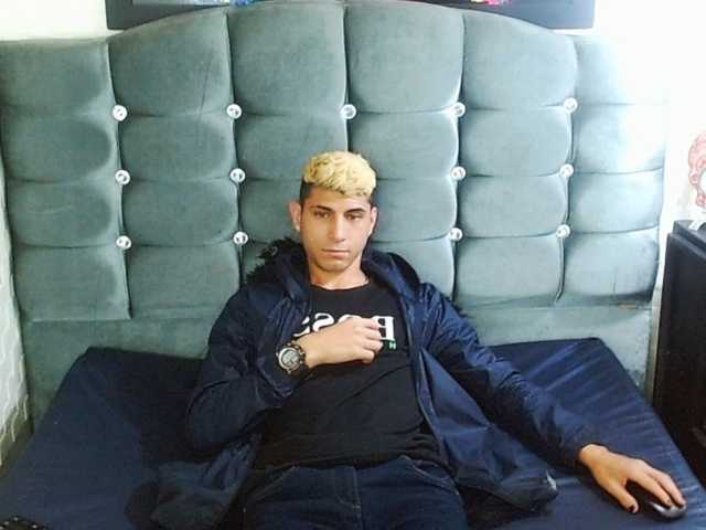 Live sex webcam photo for mau-checkik #275623960