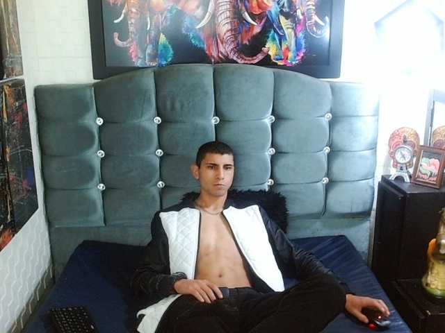 Live sex webcam photo for mau-checkik #275678846