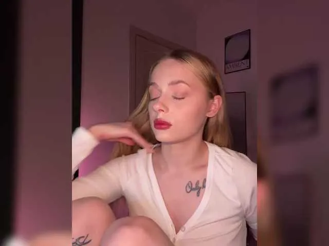 Live sex webcam photo for mayshy #290801819