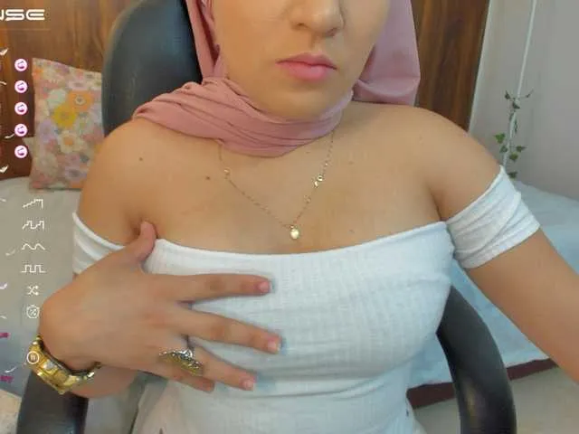 Live sex webcam photo for meenacute #275982416