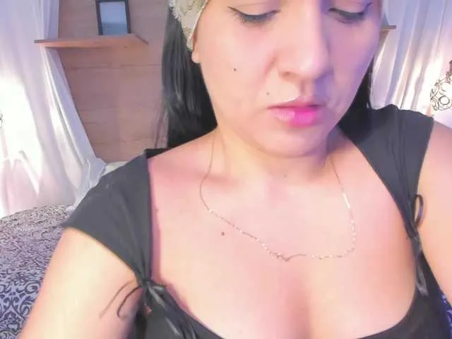 Live sex webcam photo for meenacute #291568801