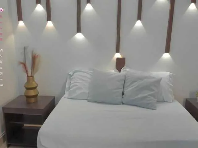 Live sex webcam photo for megan-cooper28 #291054907