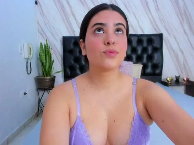 Live sex webcam photo for meganandmax7 #275550730