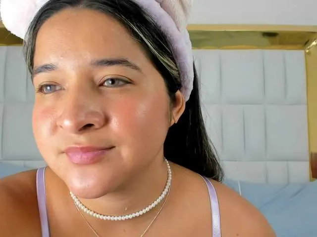 Live sex webcam photo for meganariana1 #277273311