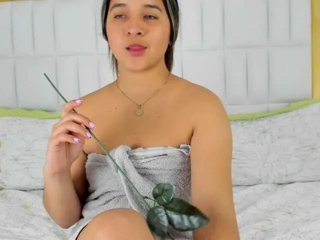 Live sex webcam photo for meganariana1 #277343366