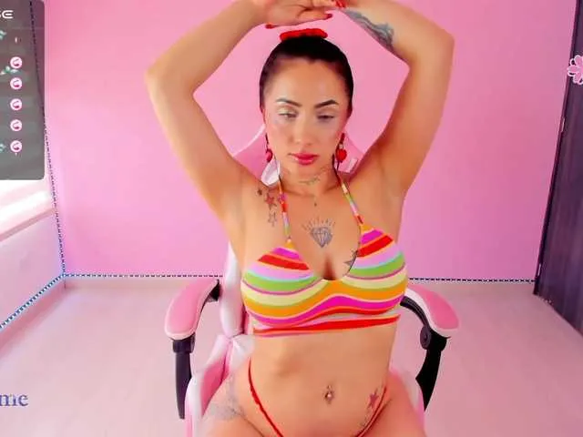 Live sex webcam photo for megankitty999 #276220723