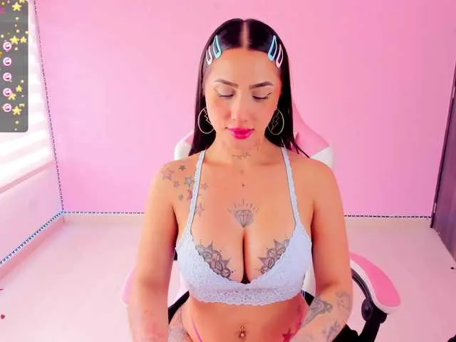 Live sex webcam photo for megankitty999 #276321057