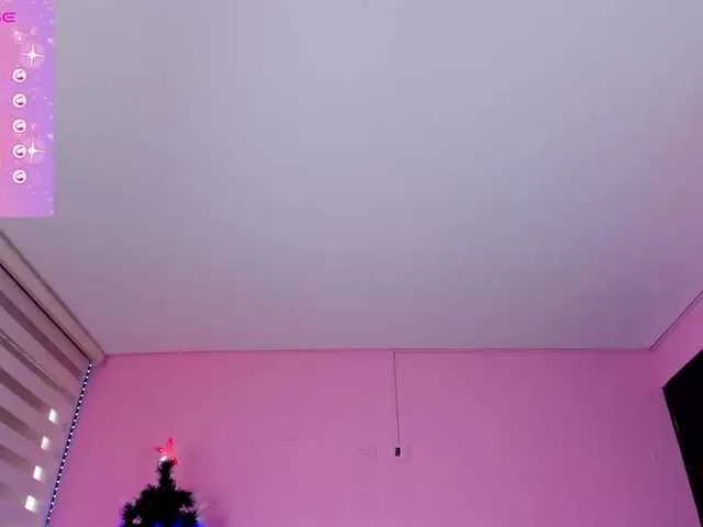 Live sex webcam photo for megankitty999 #276893691