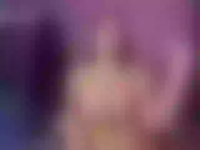 Live sex webcam photo for megankitty999 #276925574