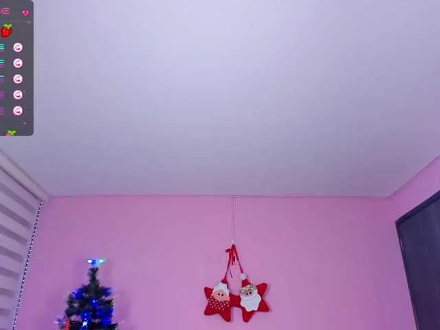 Live sex webcam photo for megankitty999 #277037124