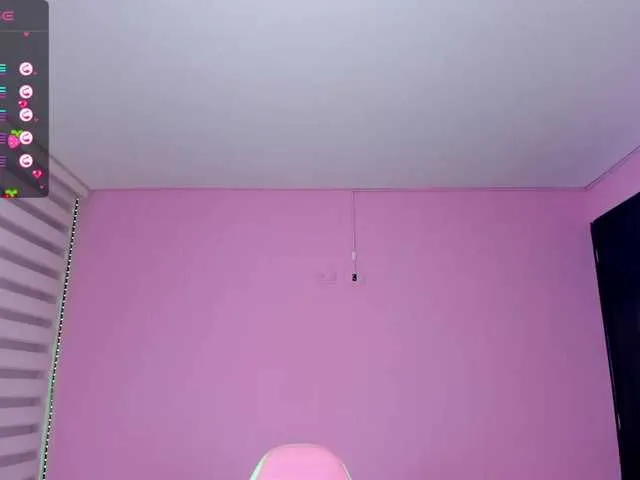 Live sex webcam photo for megankitty999 #277062025