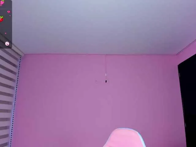 Live sex webcam photo for megankitty999 #277183473