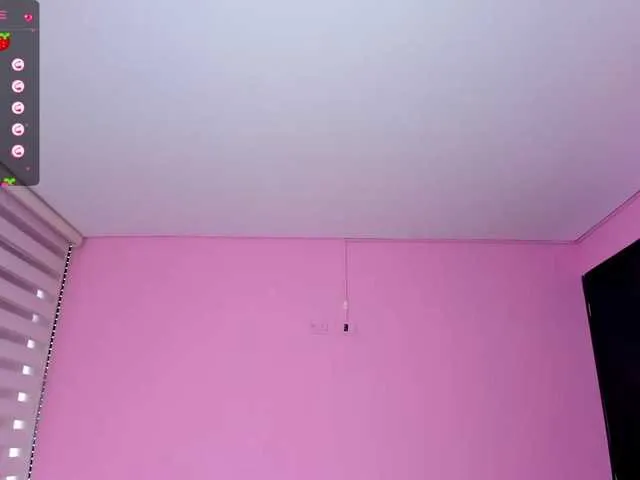 Live sex webcam photo for megankitty999 #277209674