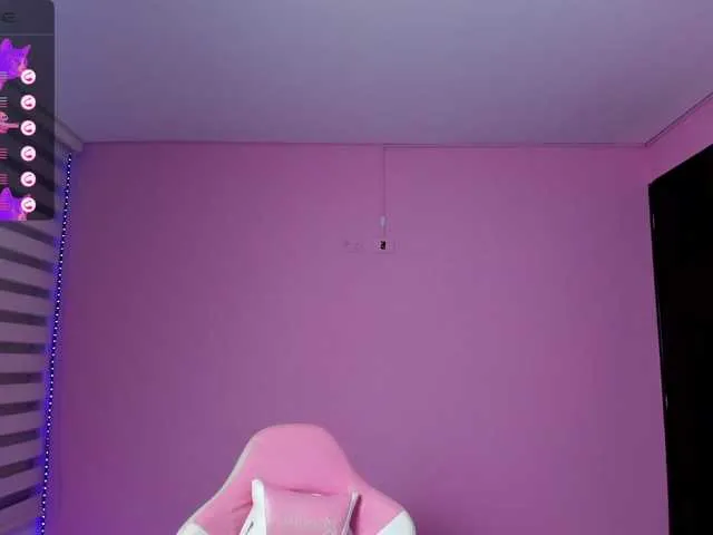 Live sex webcam photo for megankitty999 #277538703