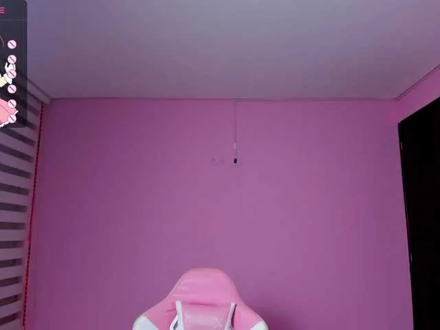 Live sex webcam photo for megankitty999 #277617665