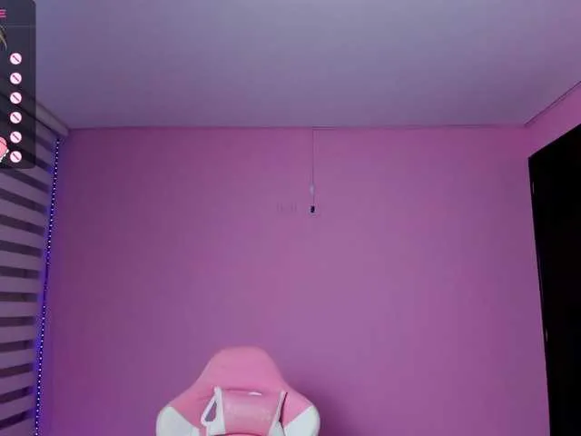 Live sex webcam photo for megankitty999 #277629028