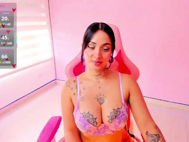 Live sex webcam photo for megankitty999 #290835778