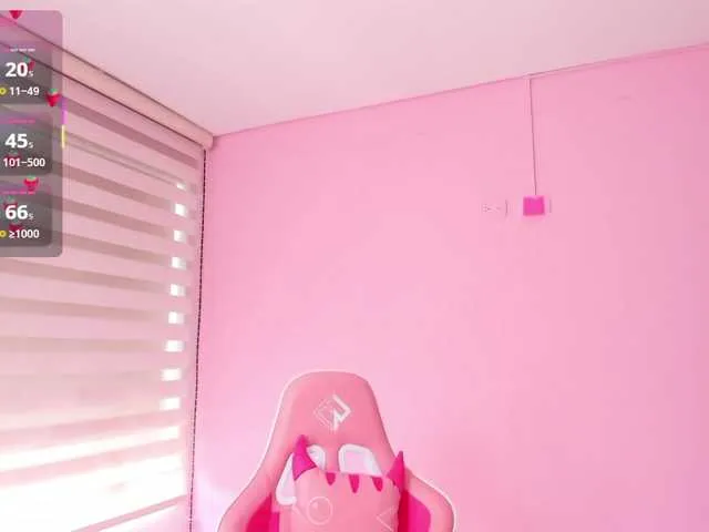 Live sex webcam photo for megankitty999 #290997837