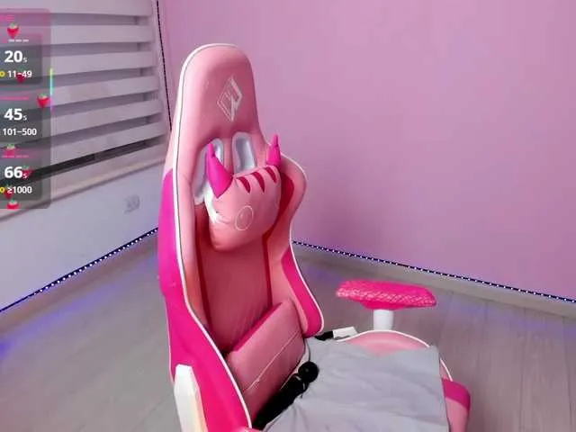 Live sex webcam photo for megankitty999 #291414576
