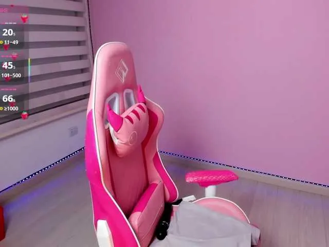Live sex webcam photo for megankitty999 #291428426